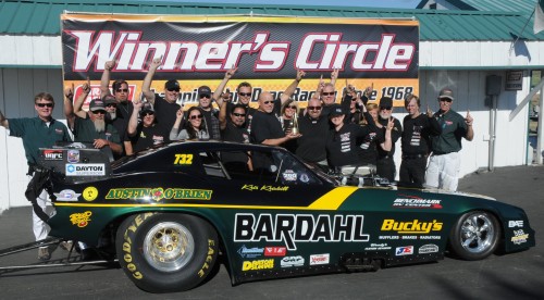 KrisKrabill_IgnitorFunnyCarWinnersCircle2016