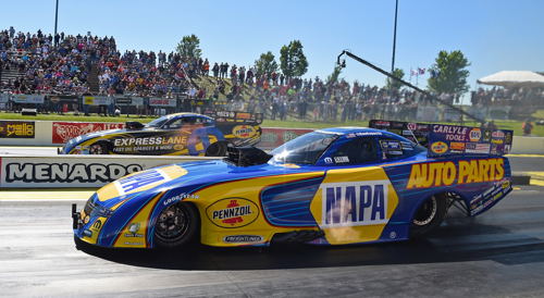 (Ron Capps won his first race in a row (!) when he beat teammate Matt Hagan in the fuel FC final round)